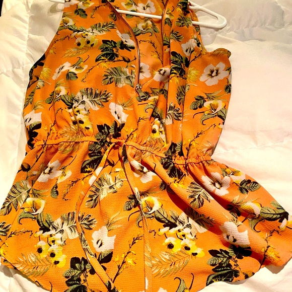 Rue21 Tops - Flower top